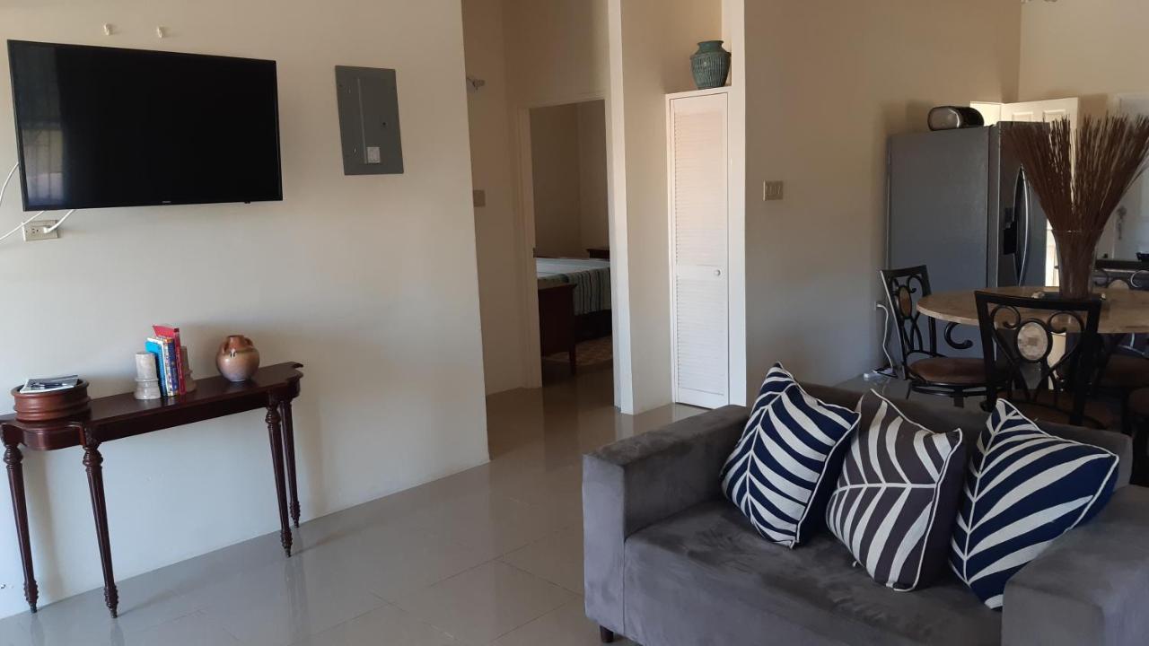 Bing'S Home Away From Home Ocho Rios Eksteriør bilde