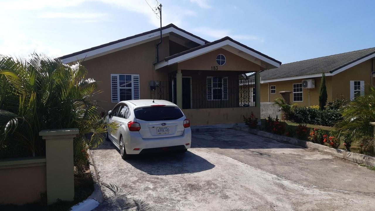 Bing'S Home Away From Home Ocho Rios Eksteriør bilde